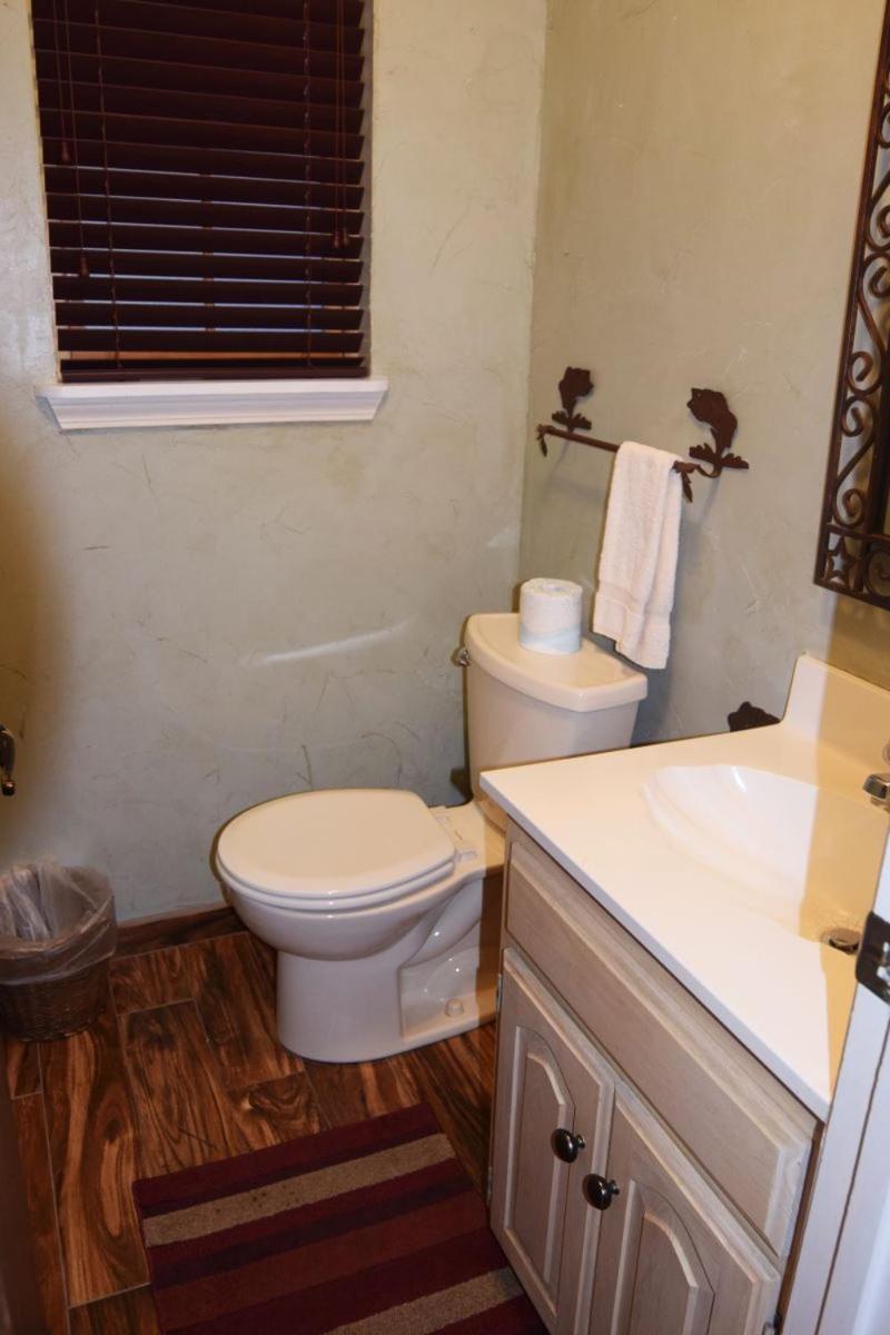 Claim Jumper Townhouse 16 - On The River - Across From The Fishing Ponds - In Town - Near The Ski Area - Fireplace - Wifi - Sate Red River Eksteriør bilde