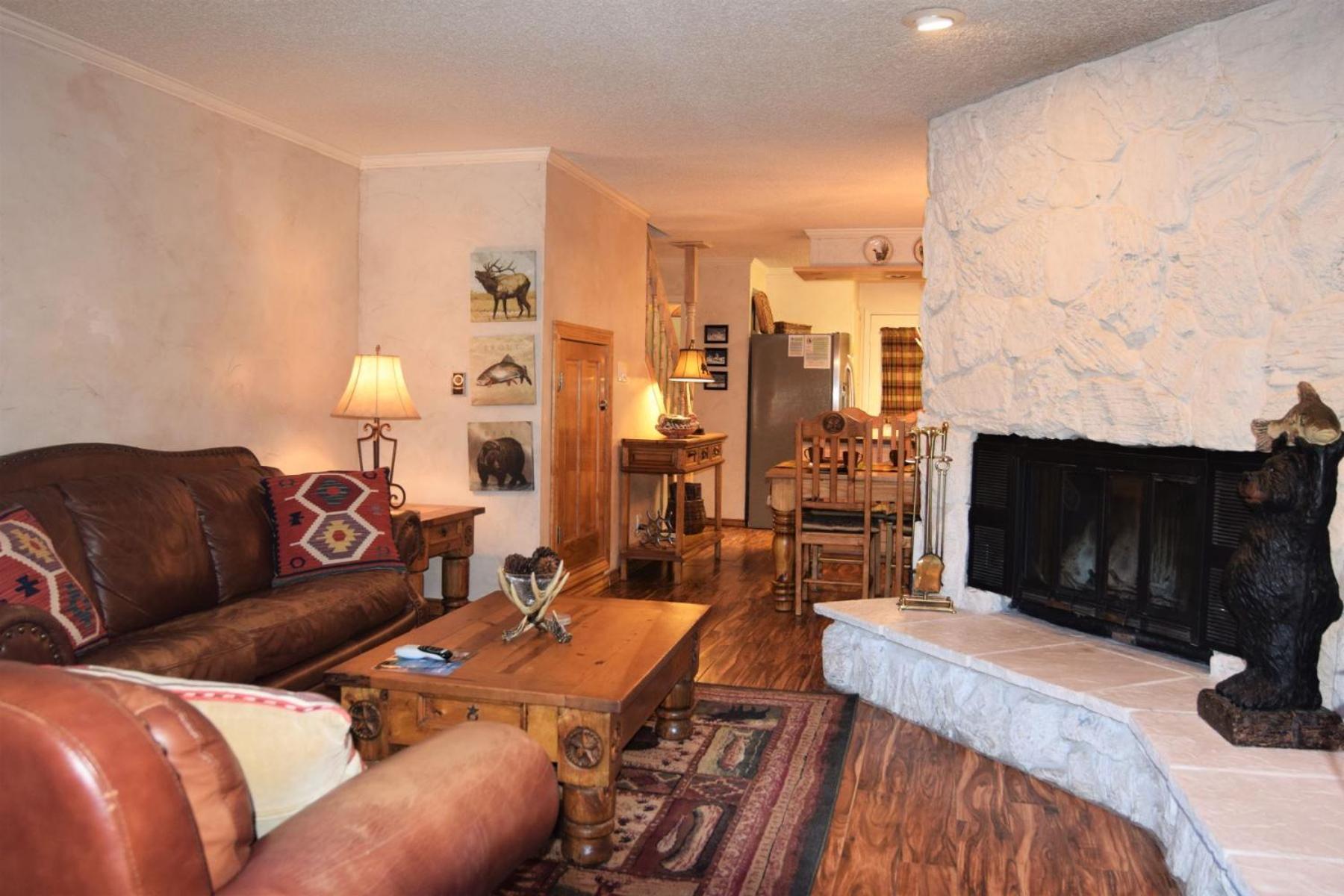 Claim Jumper Townhouse 16 - On The River - Across From The Fishing Ponds - In Town - Near The Ski Area - Fireplace - Wifi - Sate Red River Eksteriør bilde